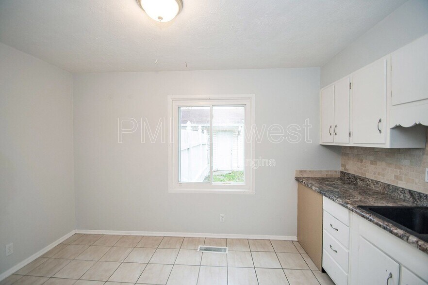 Building Photo - 4610 Karen Dr