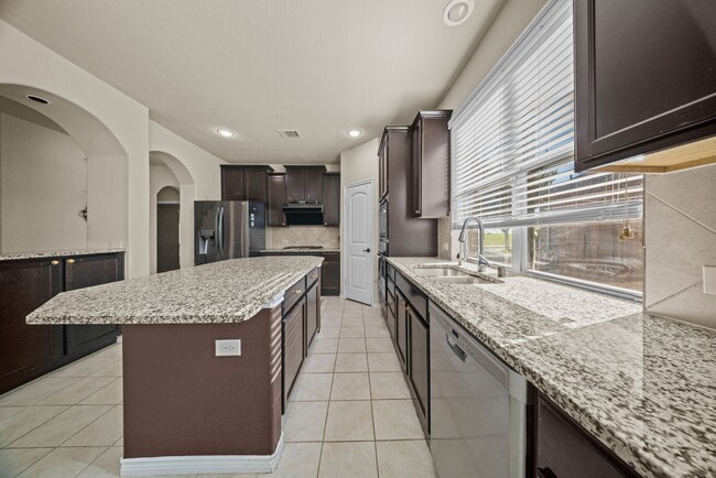 Building Photo - 115 Parkwood Dr