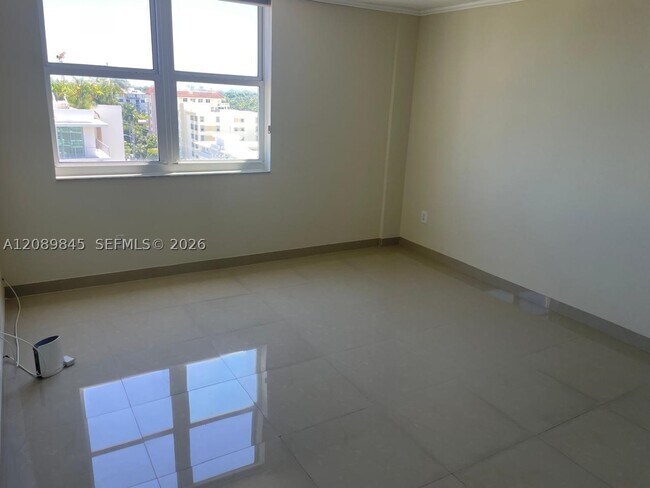 Building Photo - 10350 W Bay Harbor Dr