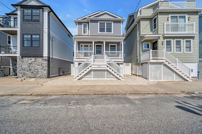 Building Photo - 265 1st Ave