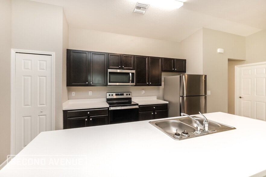 Building Photo - 494 Hoffer St