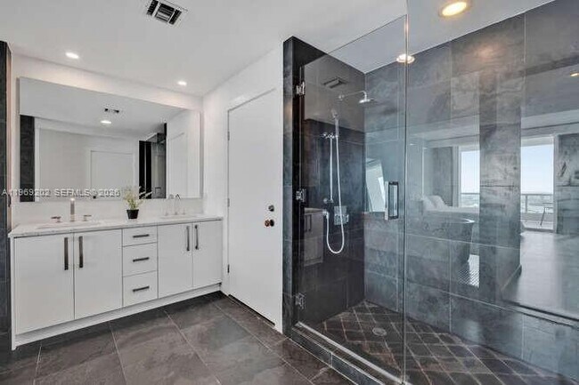 Building Photo - 900 Biscayne Blvd