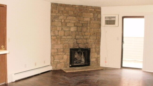 living area - 10150 E Virginia Ave