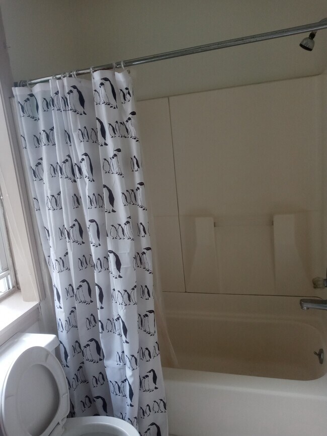 Building Photo - 3874 Lancaster Ave