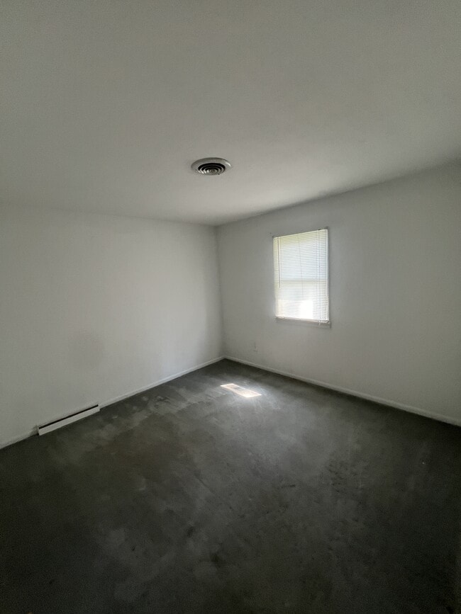 Building Photo - 509 E Riverview Ave