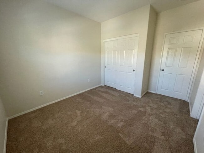 Building Photo - Stunning Home in a Desirable Gated Community