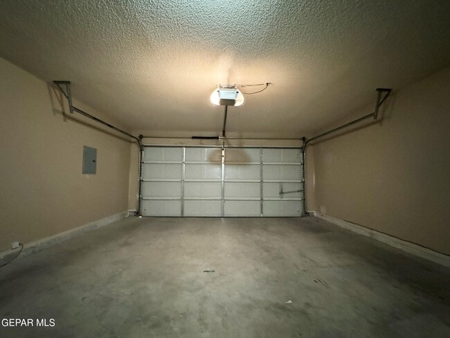 Building Photo - 13981 Sandy Rock Dr
