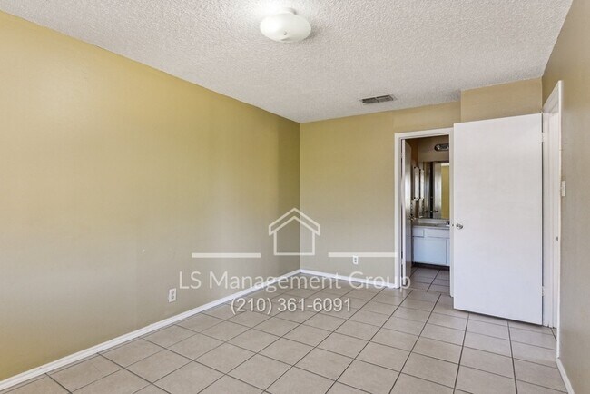 Building Photo - 6702 Windsor Hollow Dr