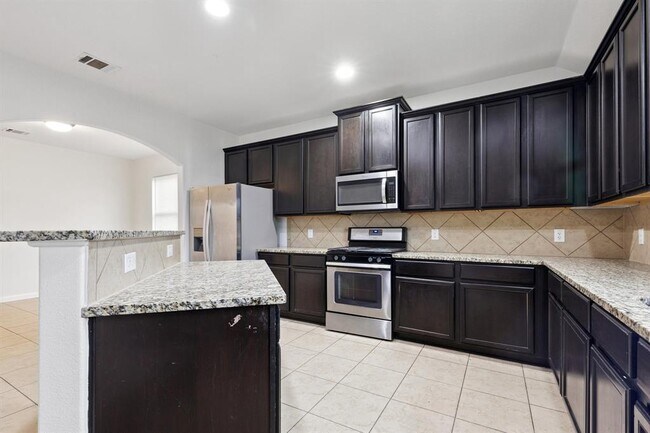 Building Photo - 1204 Twin Estates Dr