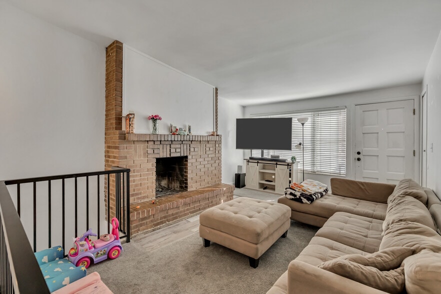 Upstairs living room - 3678 S 500 E