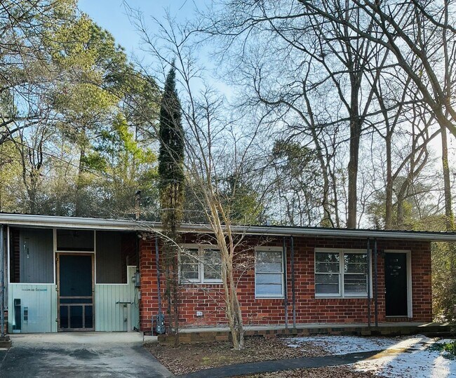 Building Photo - Available Now! *App Fees Waived for February!* 2 bedroom/1 bathroom updated home in Normaltown Av...