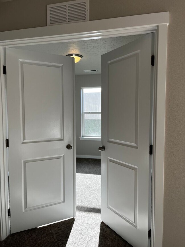 Building Photo - Never Lived in Brand New 4 bedroom 2 bathroom Home in Middleton.