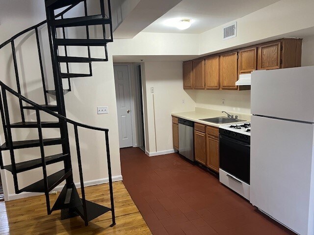 Building Photo - 419 5th St