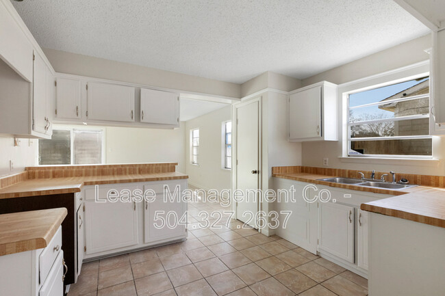 Building Photo - 4025 Glenmere Dr