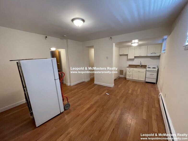 Building Photo - 74 Chester St