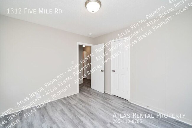 Building Photo - 1312 5 Mile Rd