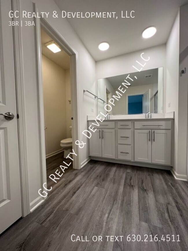 Building Photo - ***WOODLORE ESTATES / 3 BDRM / 2.5 BTH / A...