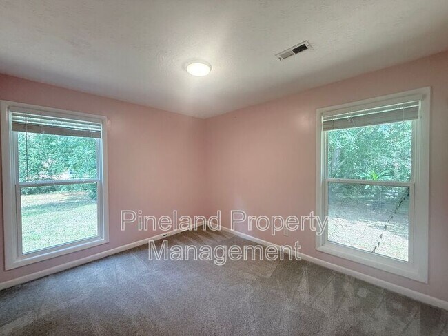 Building Photo - 890 Bridgette St