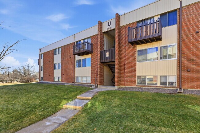 Building Photo - $1,445.95 - 1 Bed, 1 Bath Condo in Denver with In Unit Washer/Dryer and Central AC!