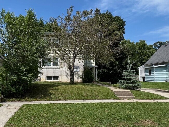 Building Photo - Woodland Duplex (3019/3021)