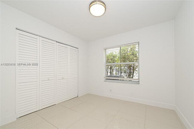 Building Photo - 889 Sand Creek Cir