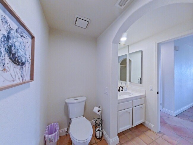 Building Photo - FURNISHED - Elegant 3 bedroom with office ...