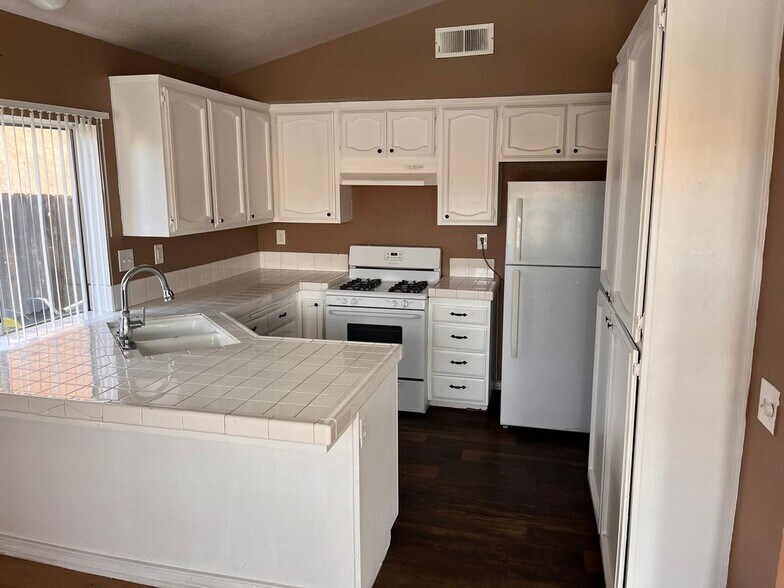 Building Photo - 24418 Electra Ct