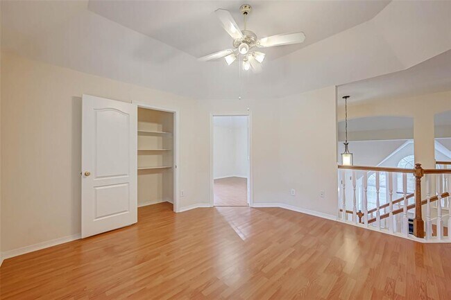 Building Photo - 910 Chinni Ct