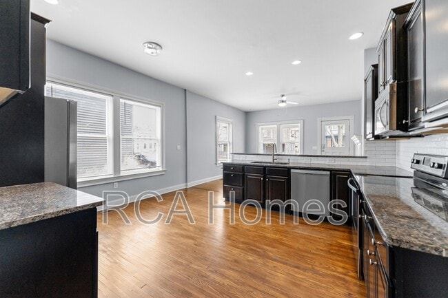 Building Photo - 613 E New York St