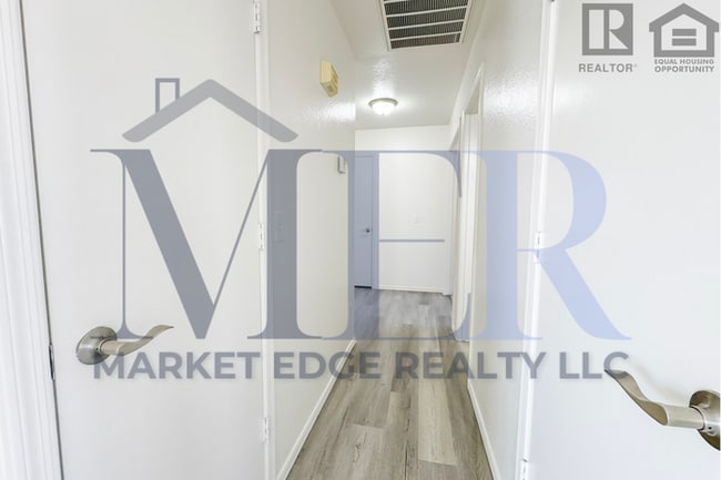 Building Photo - 3Bed/2Bath Home at 107th Ave/Olive! $399 M...