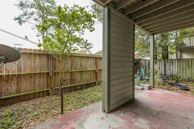 Building Photo - 17417 Red Oak Dr