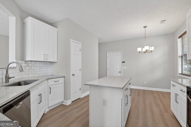 Building Photo - 13375 Avensong Crossing