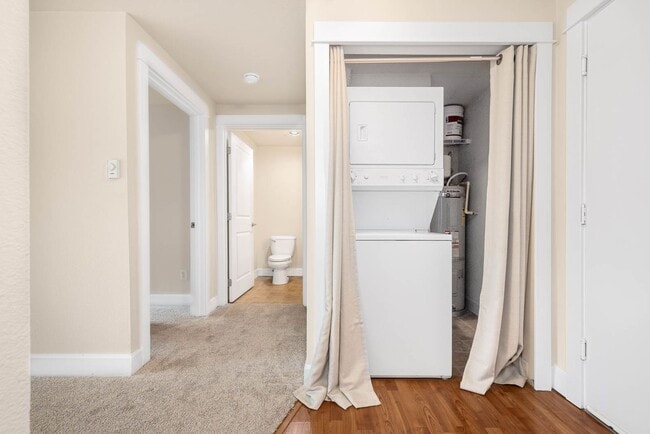 Building Photo - 300 N 130th St