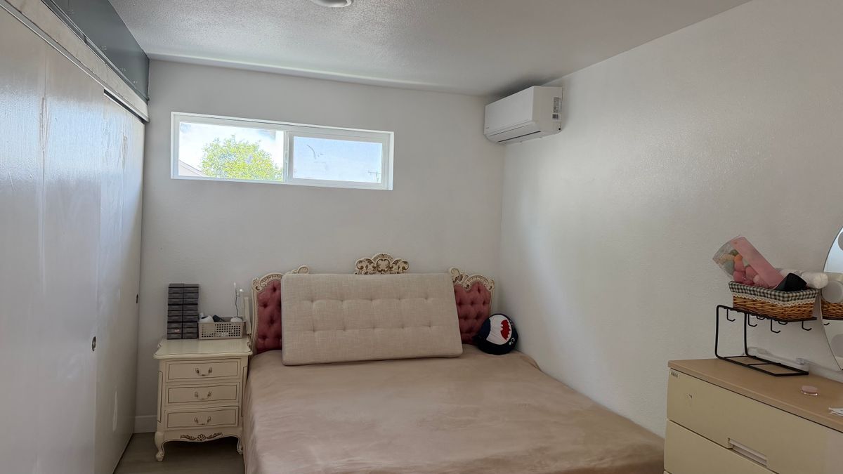 Building Photo - 301 W 1st St