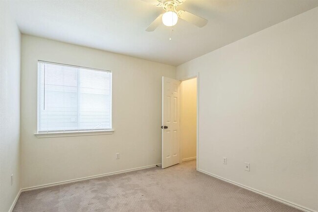 Building Photo - 508 N Cascades Ave