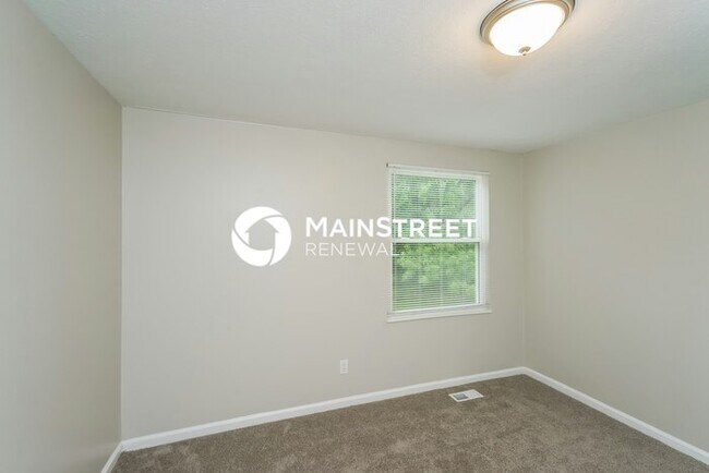 Building Photo - 3 Bedroom Pet-Friendly Home in Louisville, KY with Main Street Renewal