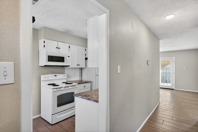 Building Photo - 3222 Preston Dr