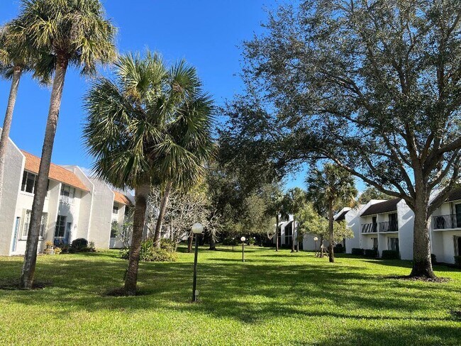 Building Photo - 2885 SW 22nd Ave