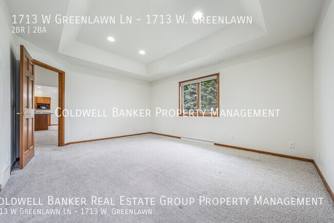 Building Photo - 1713 W Greenlawn Ln