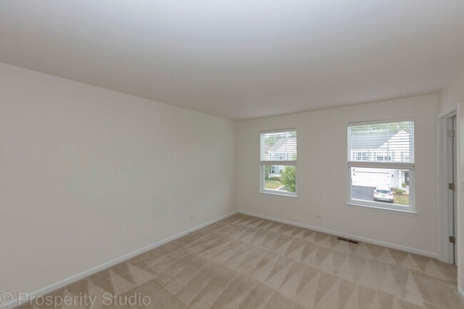 Building Photo - 5734 Oak Ridge Way