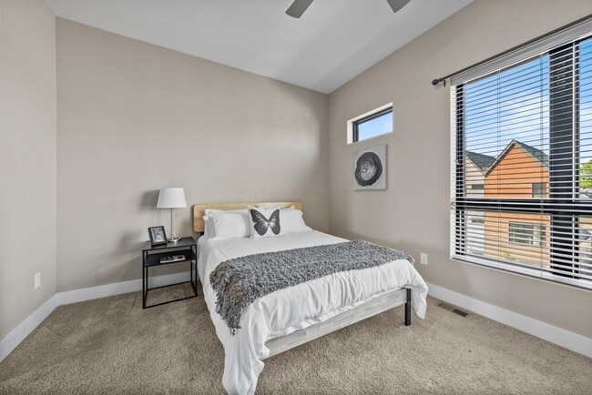 Building Photo - 122 S Ohio Ave