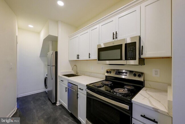 Building Photo - 1934 35th Pl NW