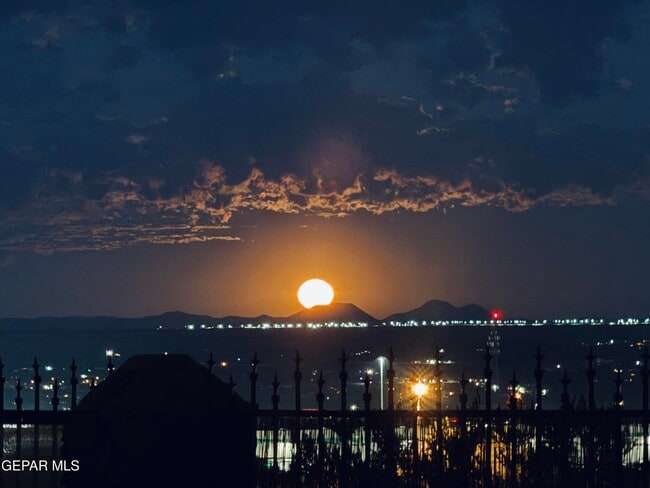 Building Photo - 7381 Black Mesa Dr