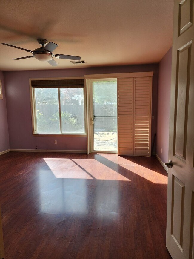 Building Photo - 5 Bedroom 3 Bathroom with 3 car Garage in the Sylvan School District