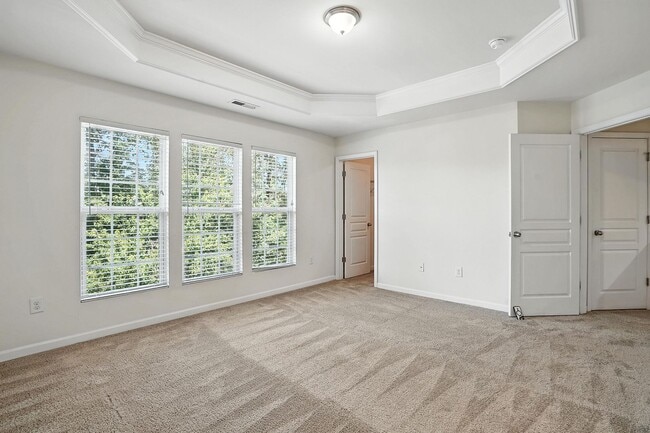 Building Photo - WONDERFUL TOWNHOUSE IN CARY-3 BEDROOMS 2 1...