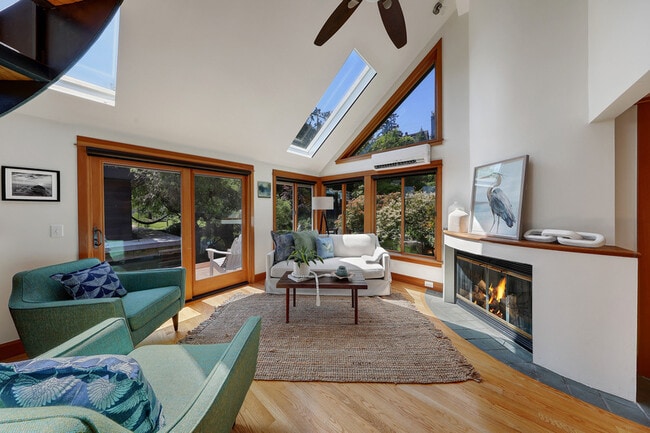 Building Photo - 3110 Portage Bay Pl E