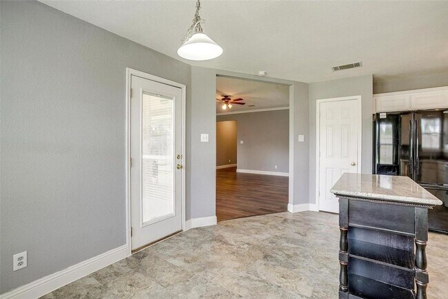 Building Photo - 578 Tanglewood Dr