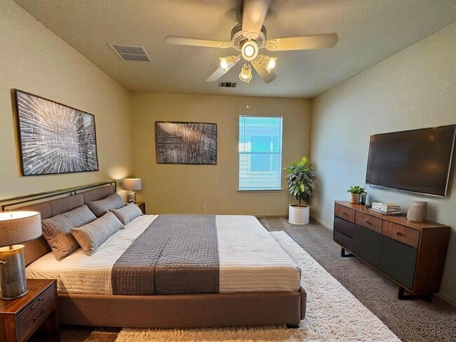 Building Photo - 172 Spruce Dr