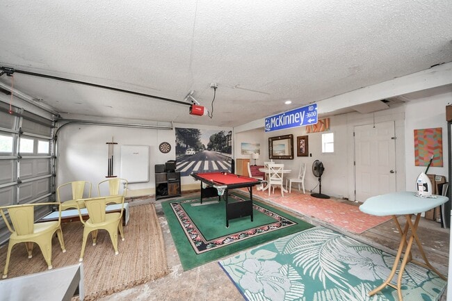 Building Photo - 17018 Water Oak Dr