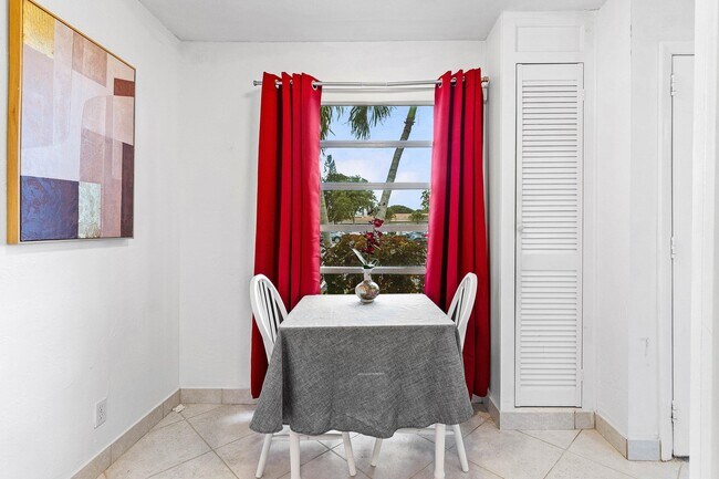 Building Photo - 13899 Via Aurora